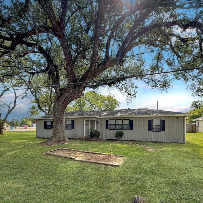 819 W Kyle Rd