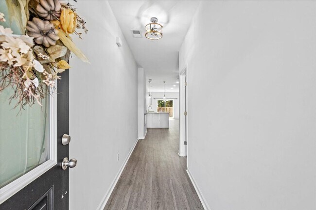 Photo - The Commons Stunning Townhome - 3 Bed 2.5 ...