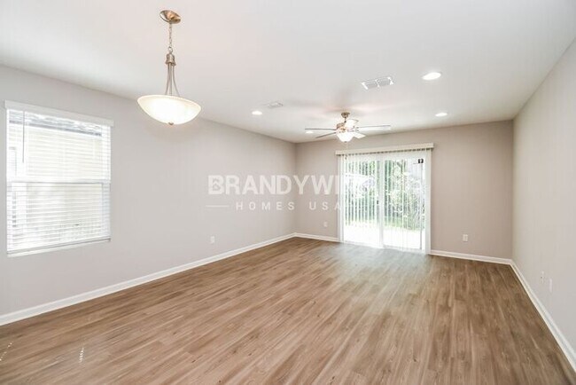 Photo - MOVE IN SPECIAL - Available for immediate...