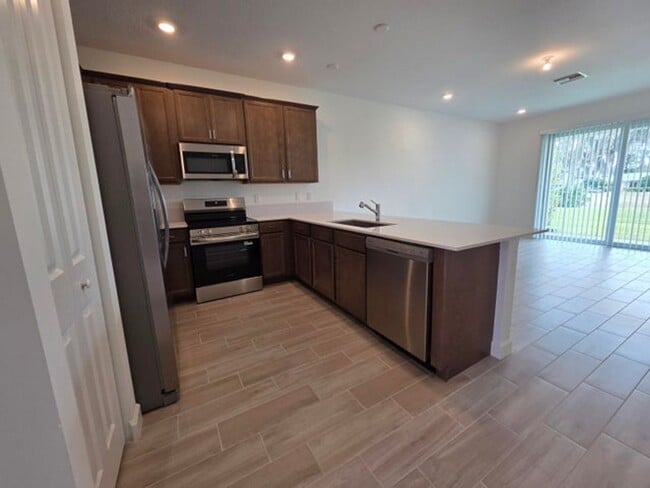 Building Photo - 5690 Divine Dr