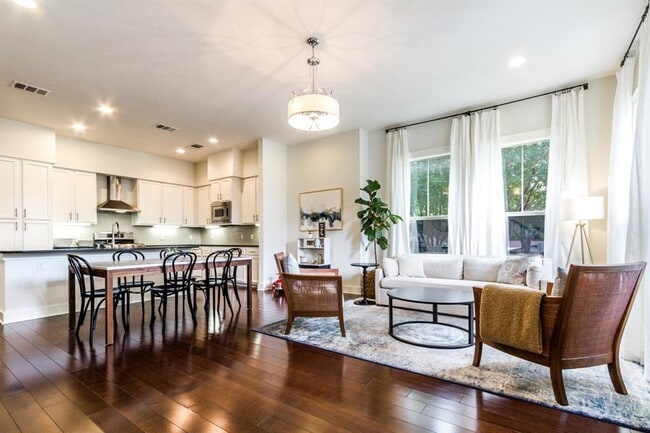 Photo - 2520 Bluebonnet Ln Unit 8