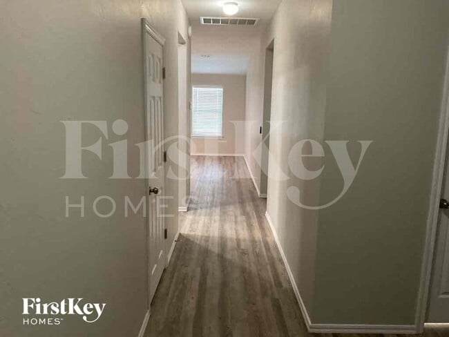 Photo - 1885 Bradford Pl