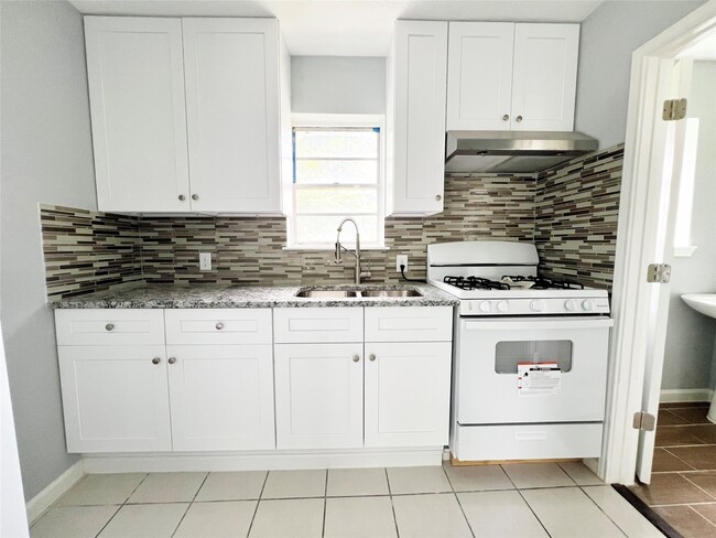 Photo - 103 Cosmos St