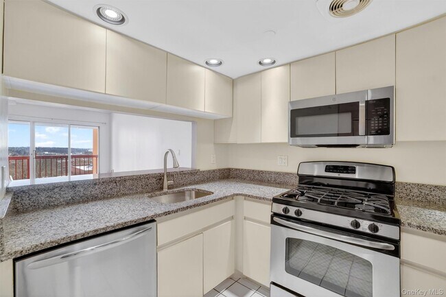 Photo - 10 Stewart Pl Unit 9JW