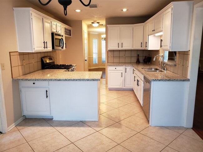 Building Photo - 14322 Village Birch St