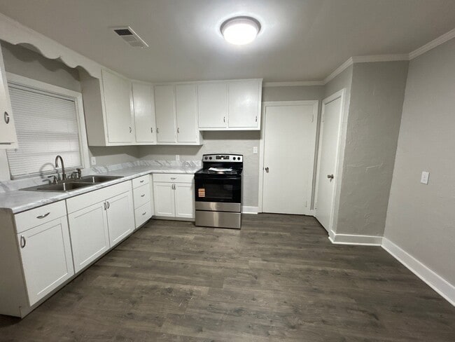 Photo - 955 W Forest Ave