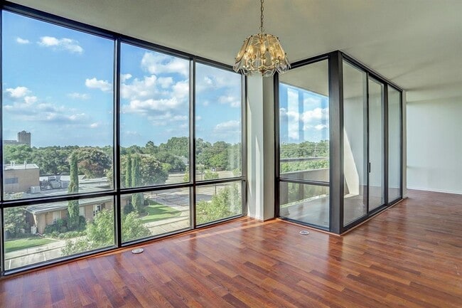 Building Photo - 1111 Bering Dr Unit ID770.2