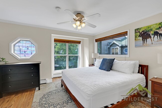 Building Photo - Winter Rental- HOT TUB, Quiet townhome with hot tub and two living areas