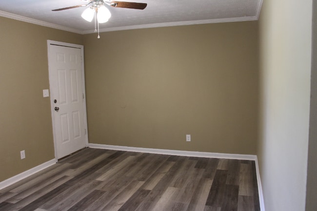 Photo - 697 Coventry Cir Unidad B