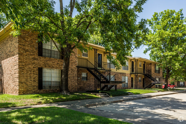 Orleans Square - Orleans Square Apartments