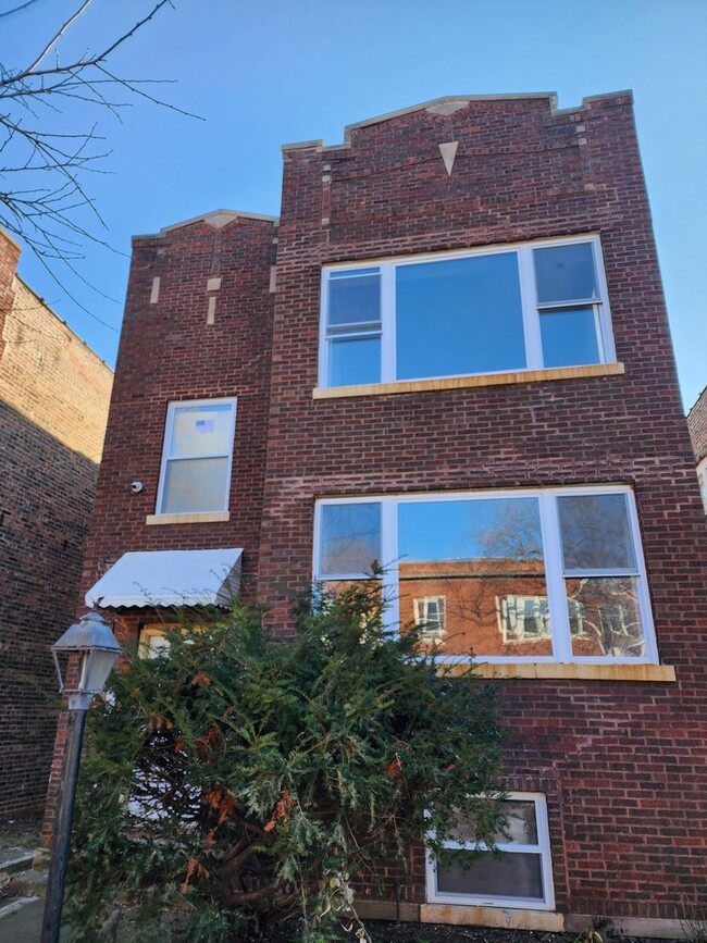 Building Photo - 1503 E 74th Pl Unit 1