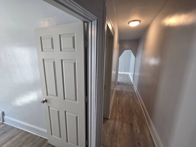 Photo - 4008 Ardmore Ave Unit 2 - DN Right/West