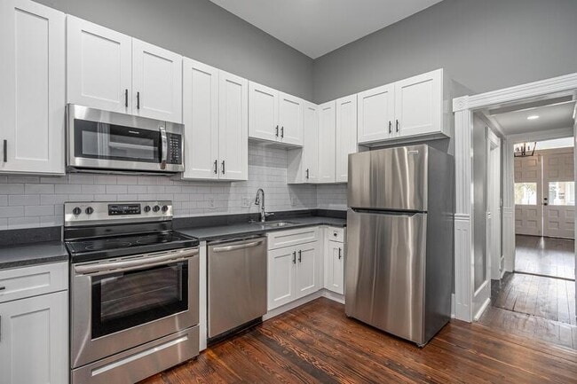 Photo - 509 W 38th St