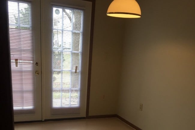 Photo - Riverside Commons Apartments