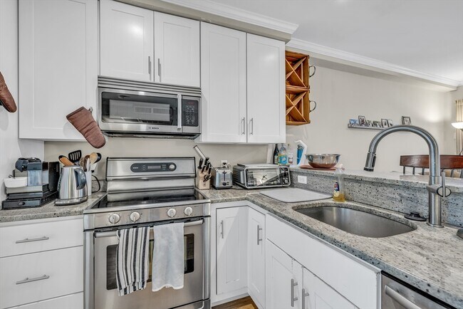 Photo - 170 Bolton St