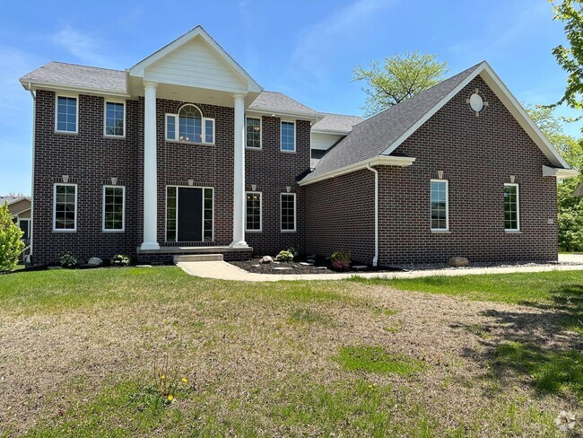 Building Photo - Astonishing 5 bedroom 3.5 Bath Home
