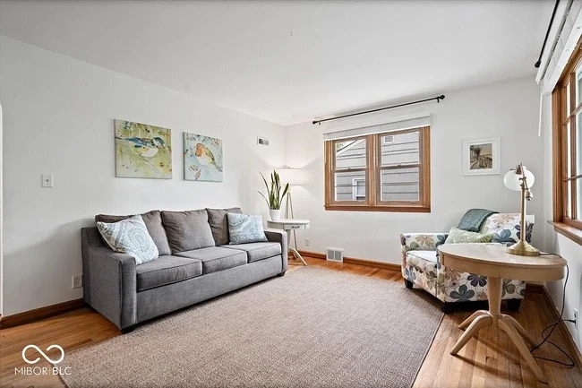 Photo - 636 S Broadway St