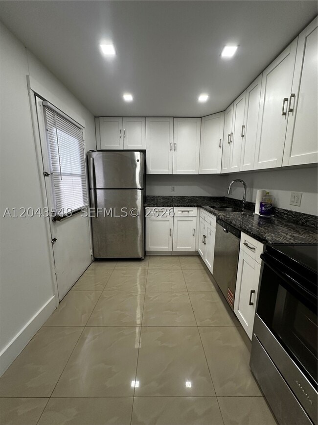 Building Photo - 3475 N Country Club Dr Unit 315