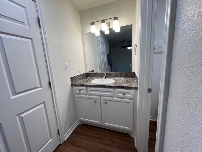 1231 Sycamore Ave Unit D