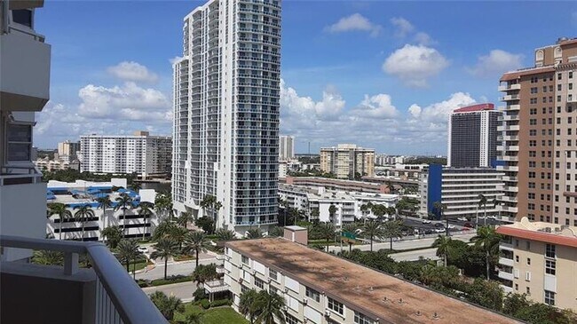 Photo - 1950 S Ocean Dr Unidad 10b