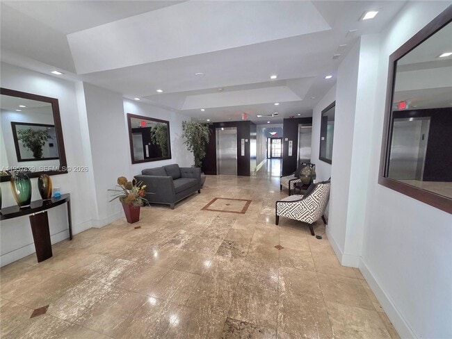 Photo - 2715 Tigertail Ave Unidad ph605