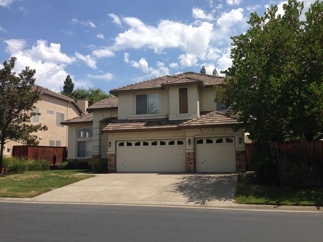 Photo - Rare Find! 5 bedroom spacious family home in a gated community Roseville.