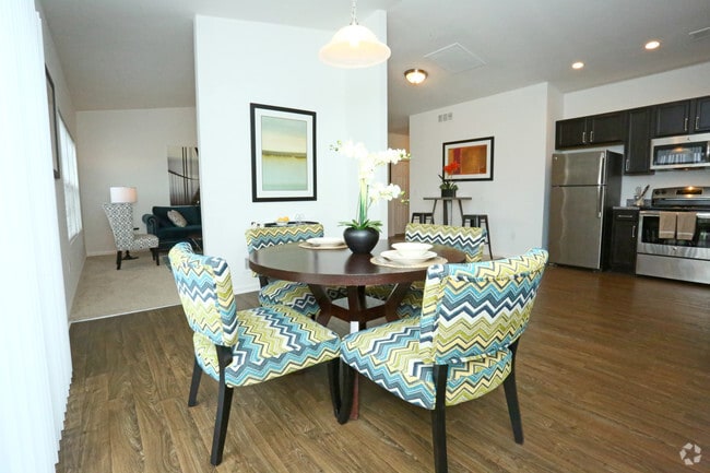 Dos habitaciones, dos baños C - The Reserve at Falcon Pointe Apartments