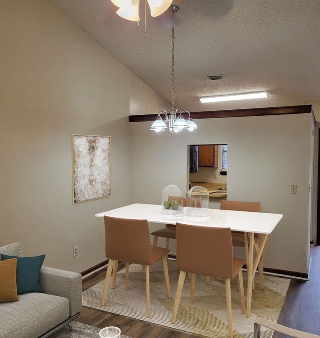 Photo - $1150 - 2/2 - Move IN Special!