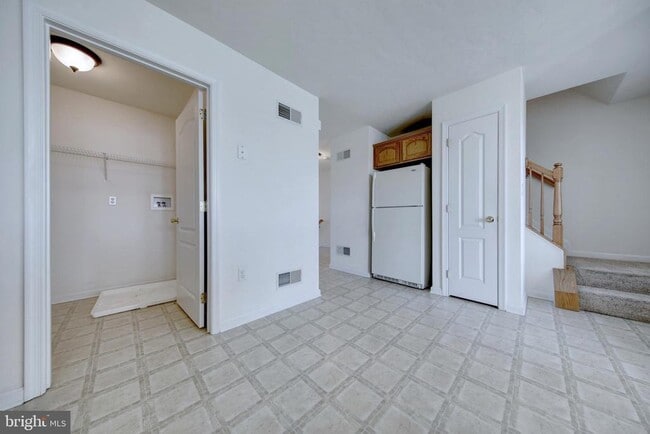 Photo - 693 E Walnut St