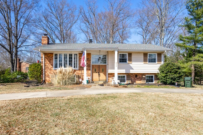 Detached home - 9215 Cherrytree Dr Unit Secondary w Private Bath