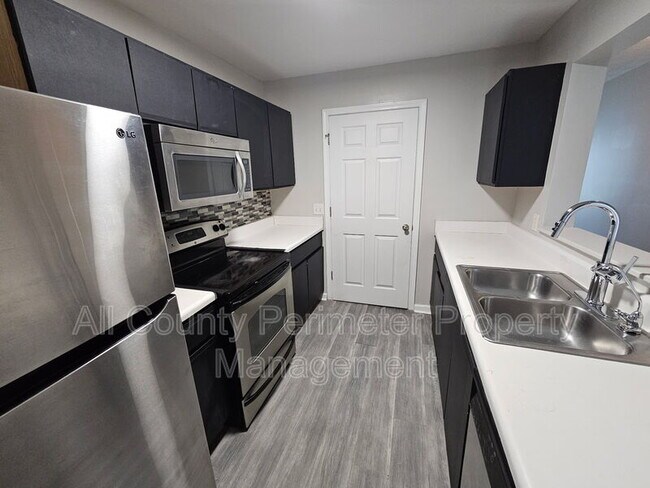 Photo - 2102 Fairington Ridge Cir