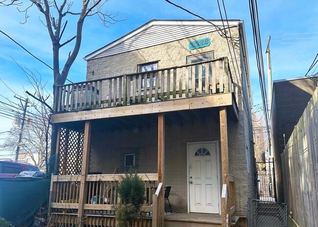 Building Photo - 2322 W Belmont Ave Unit CH