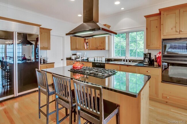 4705 Nassau Point Rd