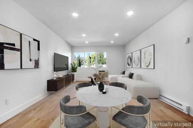 930 N Martel