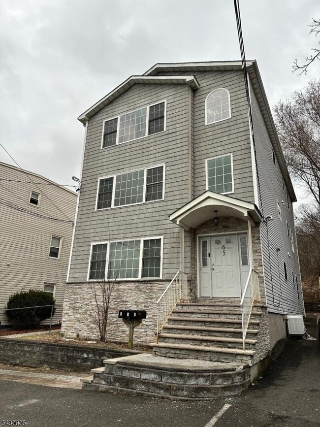 Building Photo - 63 Garret St Unit 2