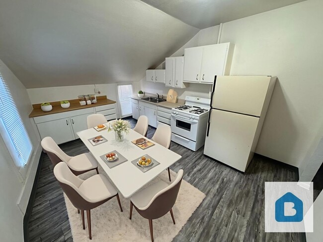 Photo - Experience the charm of Manitou Springs living in this spacious 2-bedroom, 2-bath apartment locat... Unidad 14 1/2 Ruxton #3