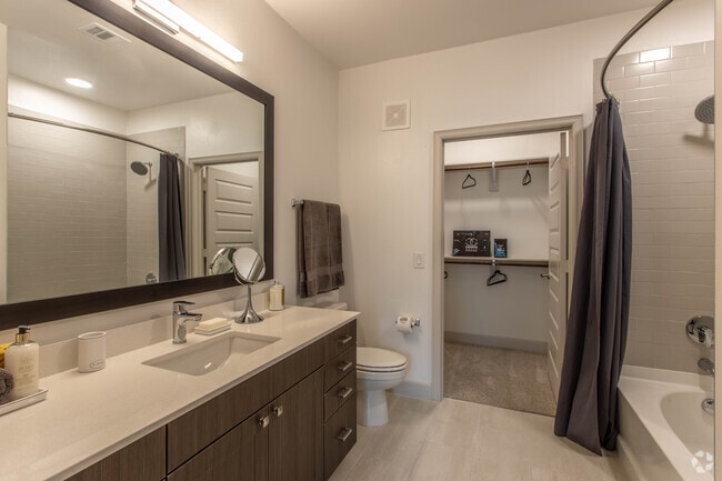 2 BR, 2 BA - 1091 SF