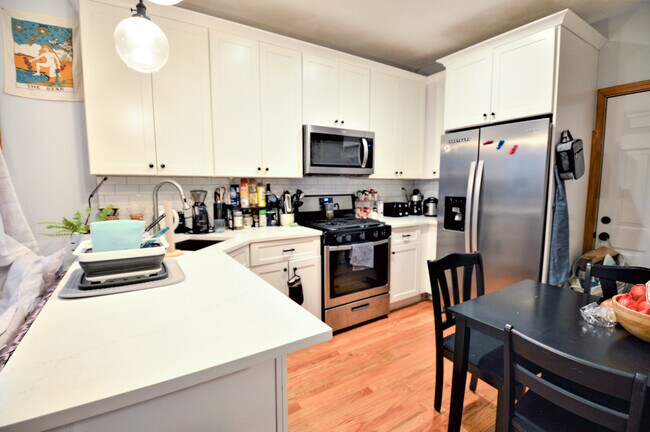 Photo - 179 Putnam St Unit 3