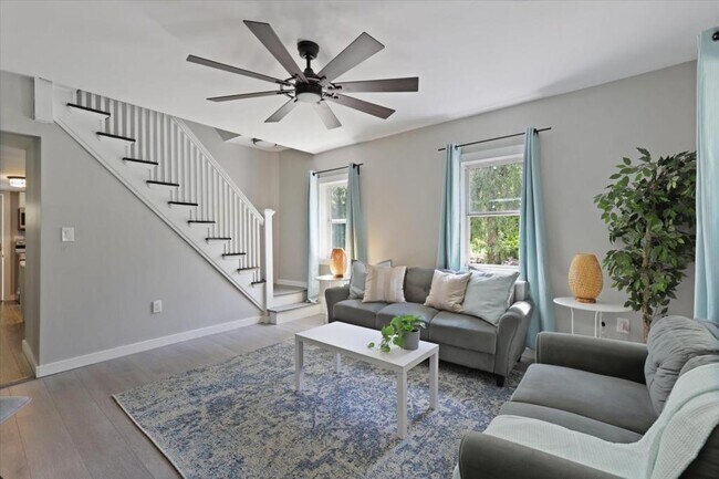 Photo - 22 W Canal St