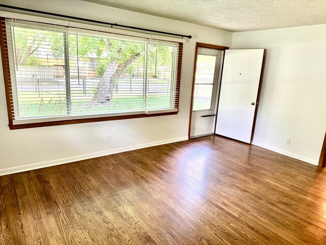 Photo - 910 Gilbert Ave