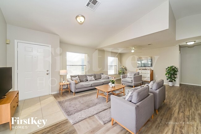 Photo - 307 Medina Ct