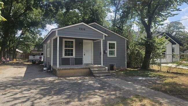 Building Photo - Home Close to Downtown Dallas
