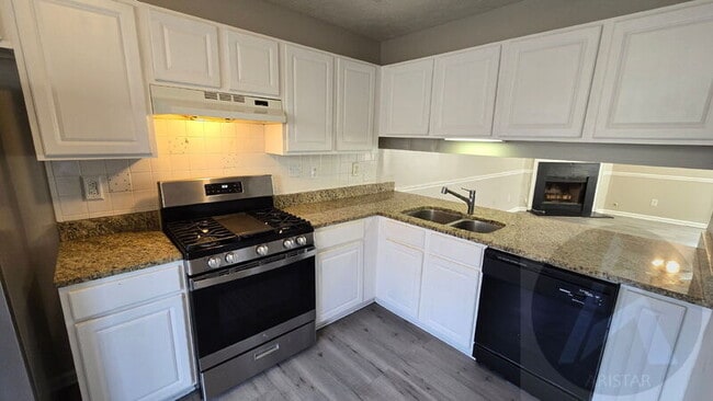 Photo - 1695 Barrington Overlook