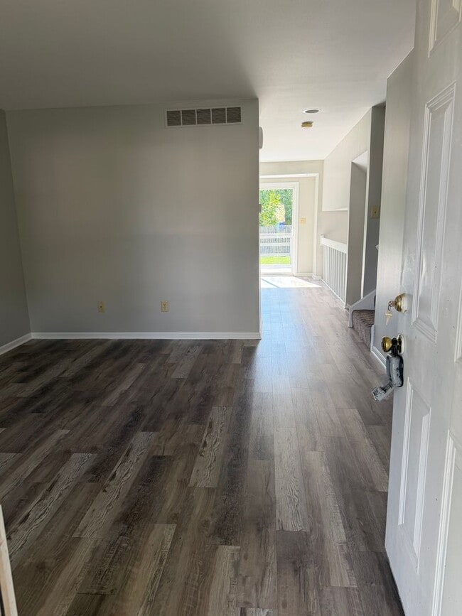 Photo - 3285-3287 Kilwinning Pl Unit 3285