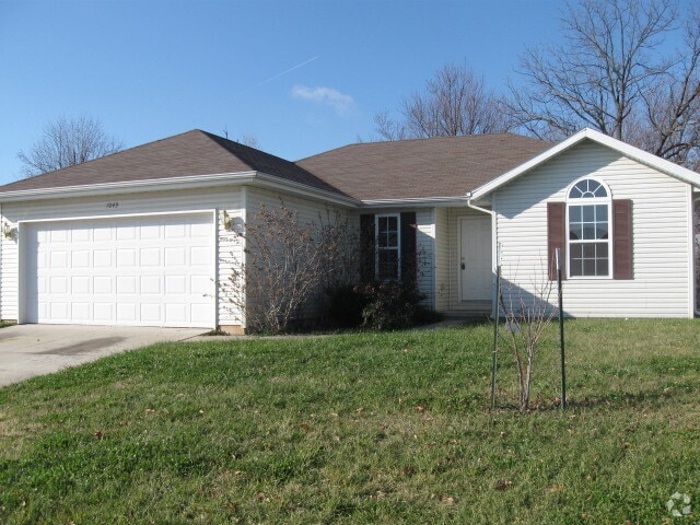 Building Photo - 3 Bedrooms, 2 Bathrooms, 2 Car Garage Clos... Rental