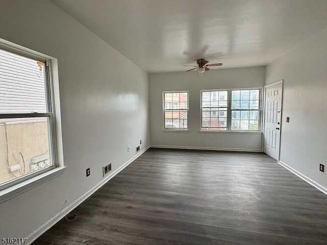 Photo - 142 Ege Ave