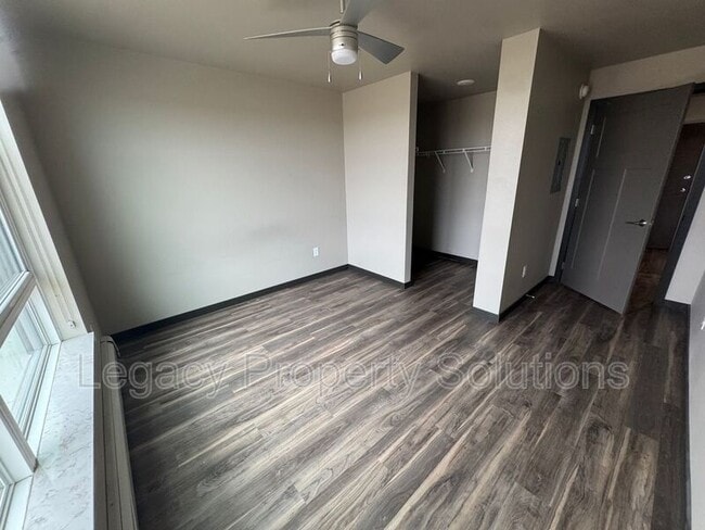 Photo - 226 E Greenfield Ln