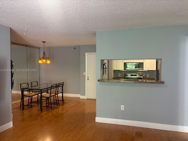 Building Photo - 19555 E Country Club Dr Unit 8303