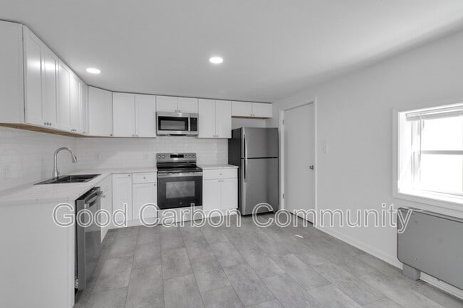 Building Photo - 209 Summer St Unit 8
