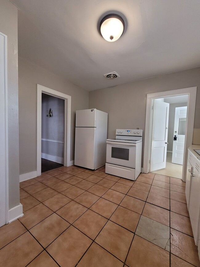 Photo - Spacious Blackstone Three Bedroom! Coming ...